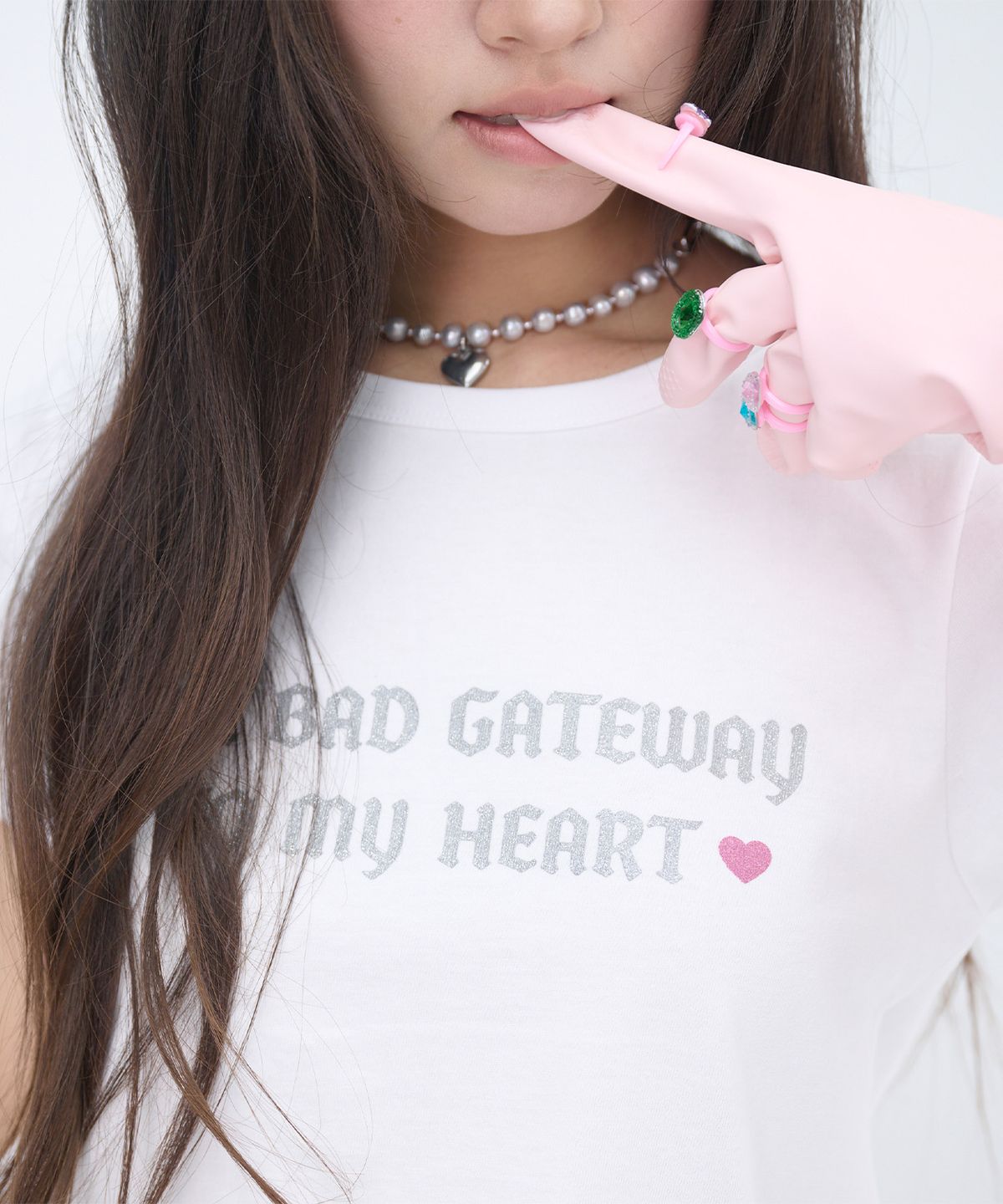 잇자바이브(ITZAVIBE) 502 GLITTER LETTERING T SHIRT - WHITE