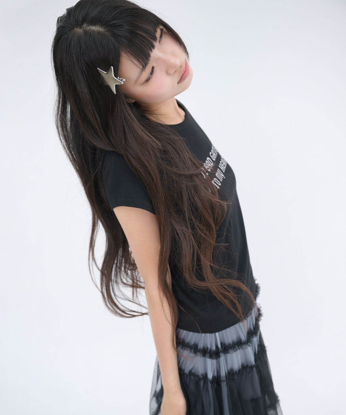 잇자바이브(ITZAVIBE) 502 GLITTER LETTERING T SHIRT - BLACK