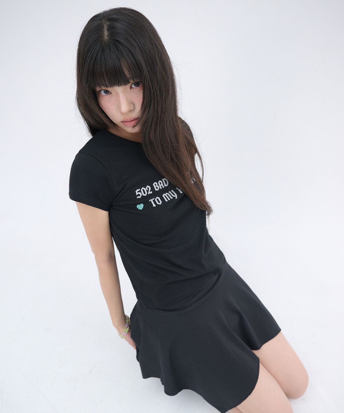 잇자바이브(ITZAVIBE) 502 GLITTER LETTERING T SHIRT - BLACK