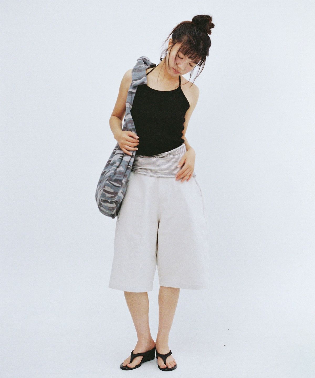 잇자바이브(ITZAVIBE) STRIPE LAYERED HALTER TOP - BLACK
