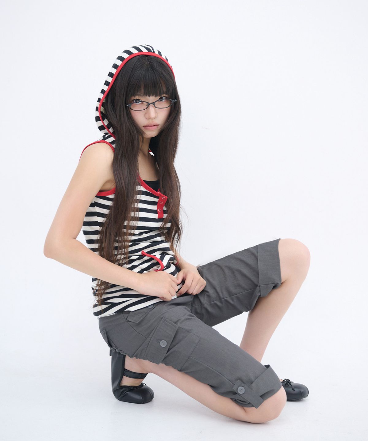 잇자바이브(ITZAVIBE) STRAP POINT CAPRI PANTS - CHARCOAL