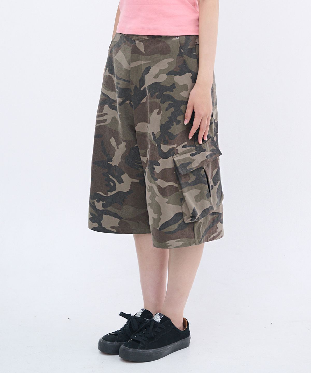 잇자바이브(ITZAVIBE) CAMO SIDE POCKET BERMUDA PANTS
