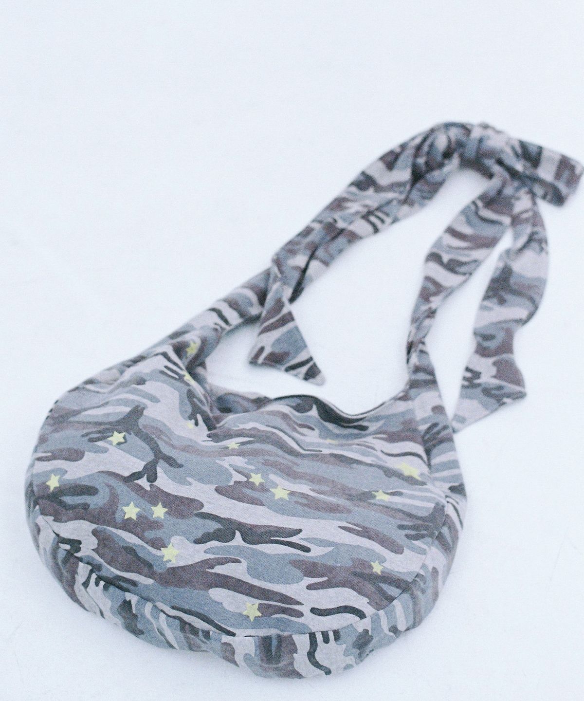 잇자바이브(ITZAVIBE) CAMO STAR REVERSIBLE RIBBON BAG