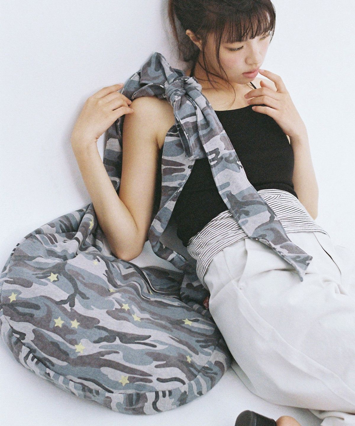 잇자바이브(ITZAVIBE) CAMO STAR REVERSIBLE RIBBON BAG