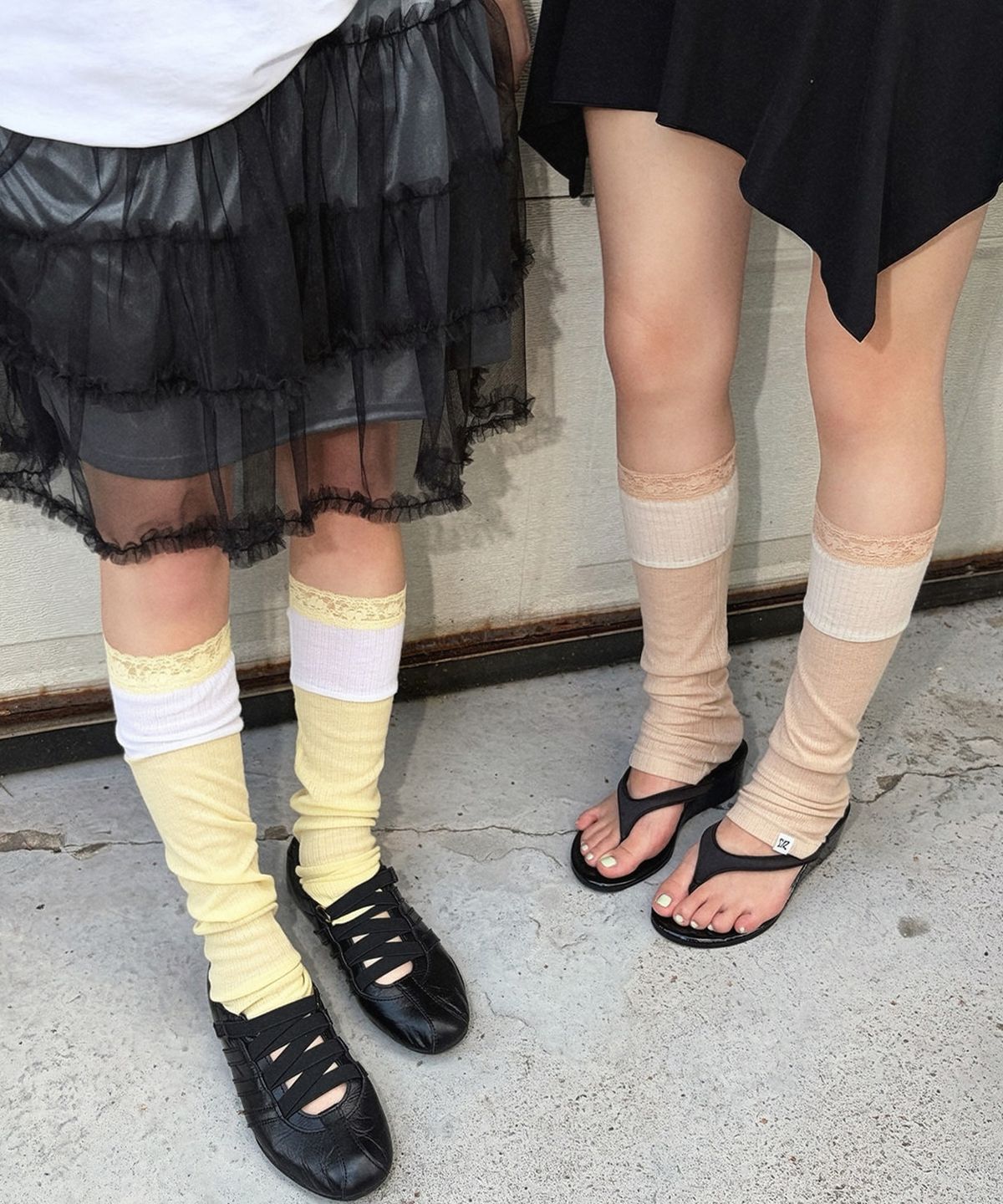 잇자바이브(ITZAVIBE) LACE LAYERED OPEN TOE SOCKS - APRICOT