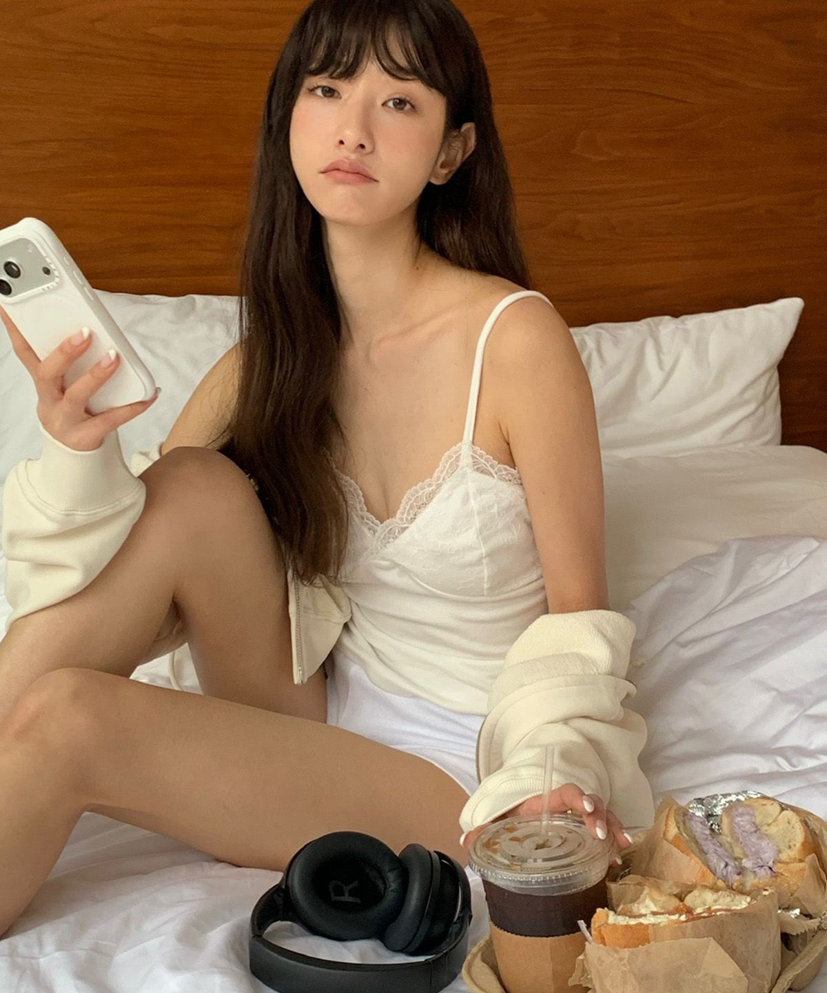 히어리(HEEARI) [효인X히어리]헤이즈 레이스 슬리브리스 탑_화이트