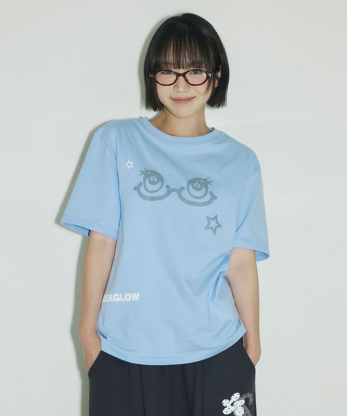 슬릭글로우(SLEEKGLOW) 팝 아이즈 티셔츠[스카이블루]