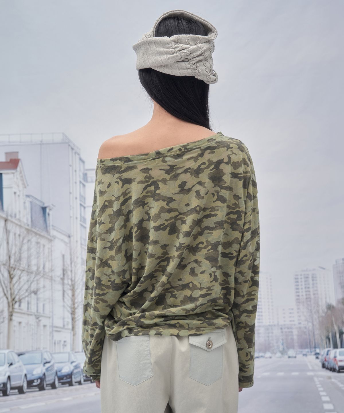 솜속(SOMSOC) VOER CAMO ASYMMETRY TOP_GREEN