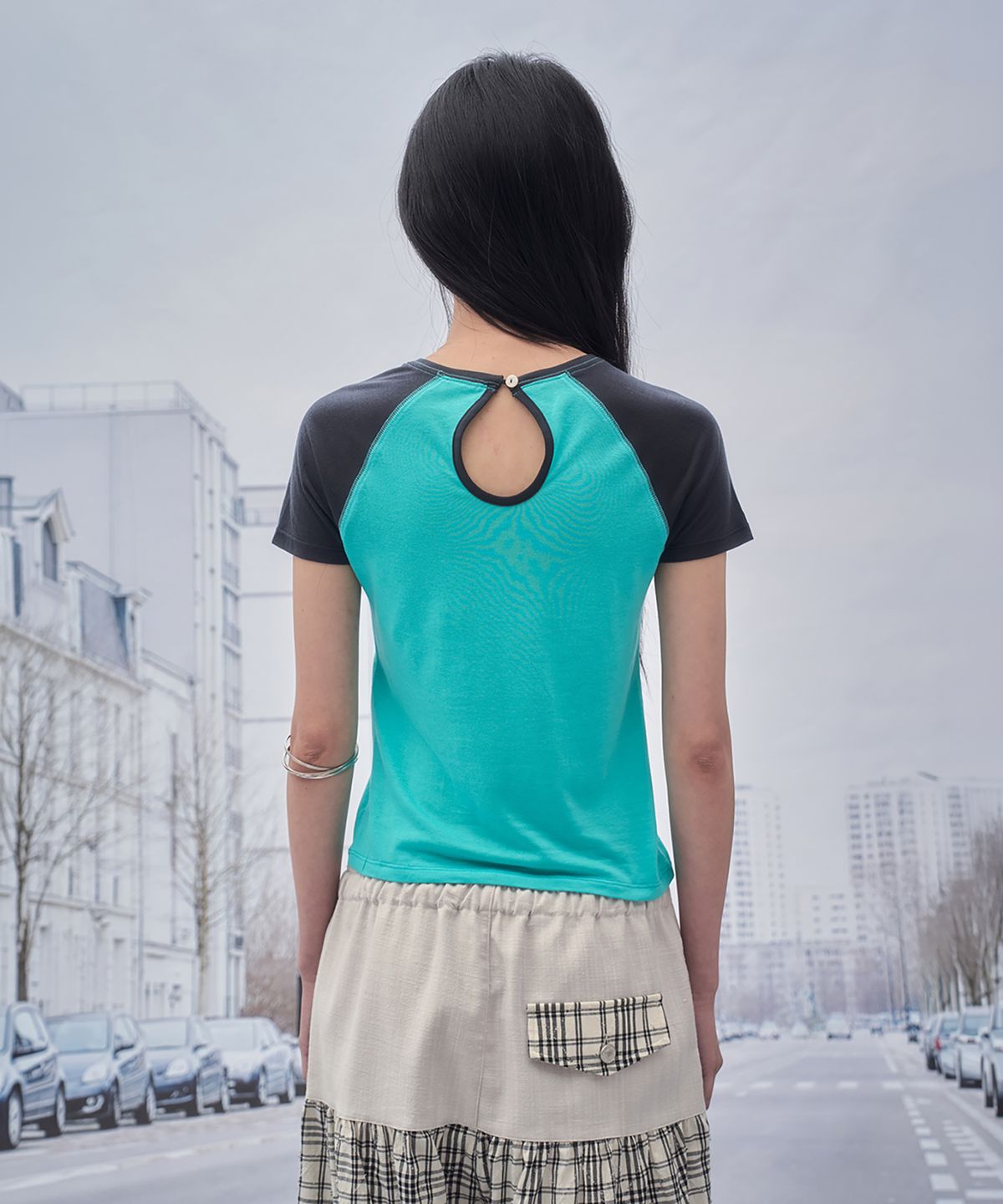 솜속(SOMSOC) BONNIE RAGLAN BACK CUT-OUT T-SHIRT_JADE