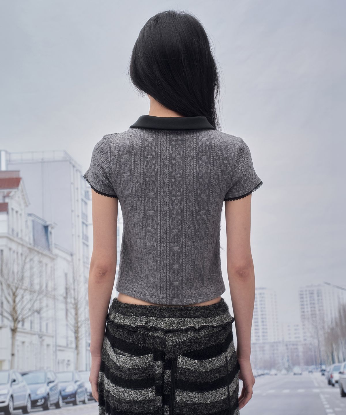 솜속(SOMSOC) MELIN EYELET JACQUARD KNIT TOP_CHARCOAL