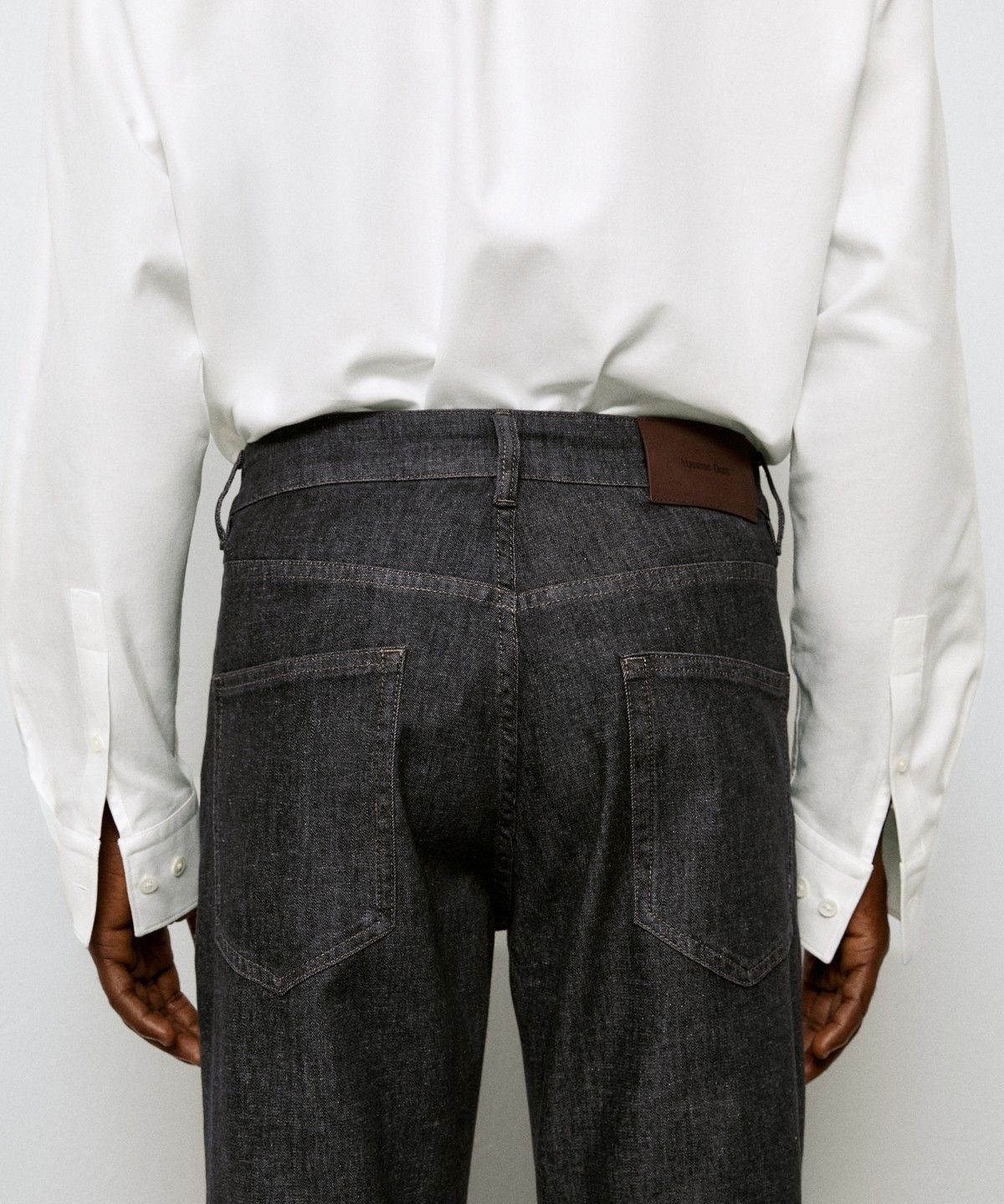 마시모두띠(MASSIMO DUTTI) 라이트웨이트 테이퍼드 핏 진