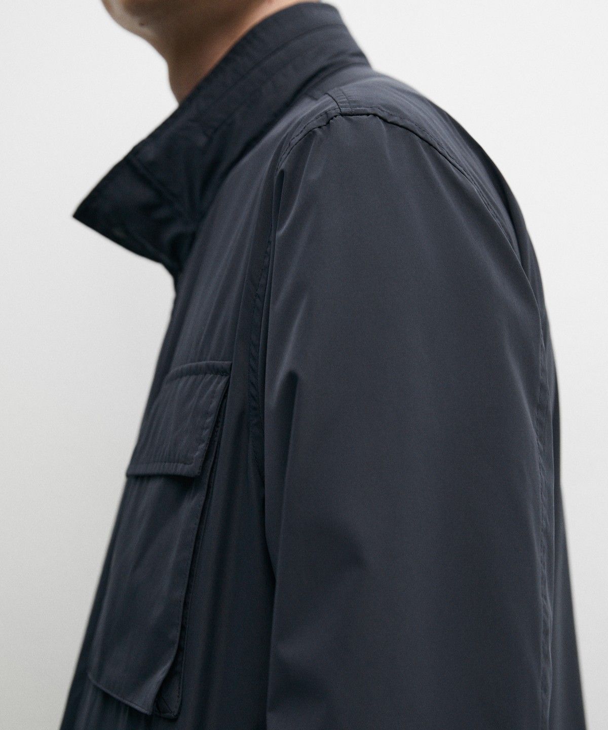 마시모두띠(MASSIMO DUTTI) 테크니컬 소재 포켓 디테일 자켓