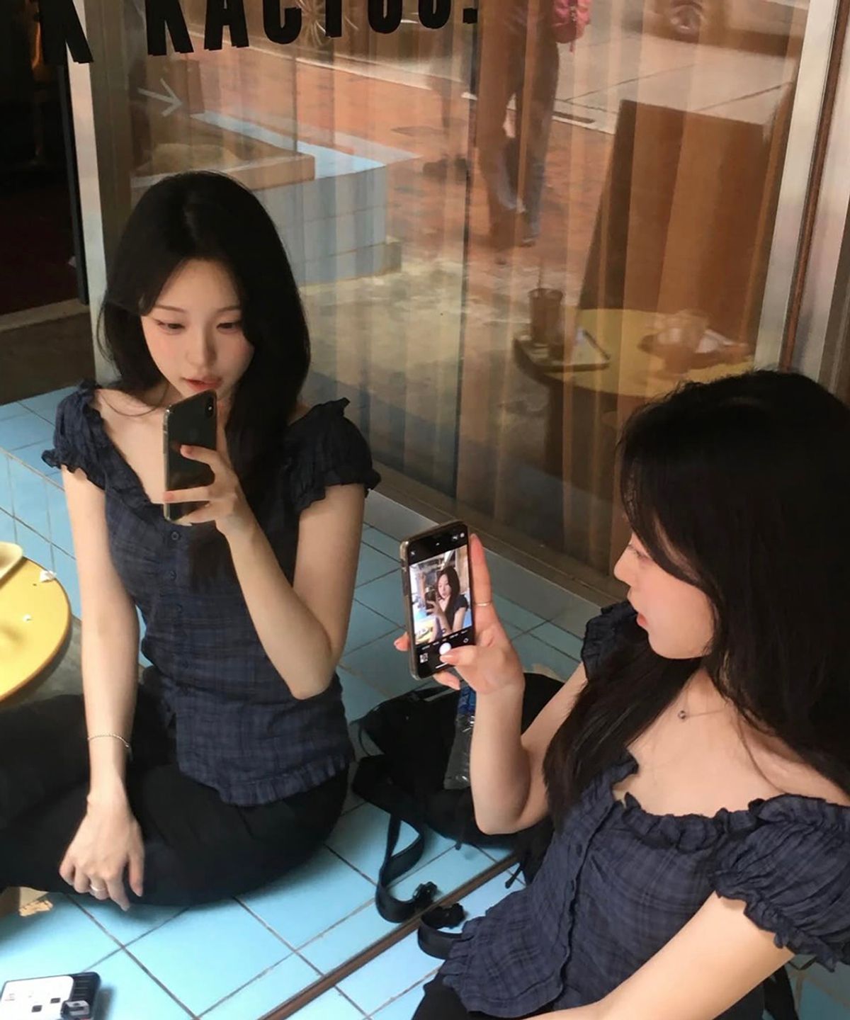 스트라이프마가린(STMG) 실루엣 퍼프 셔링 레이스 블라우스 네이비