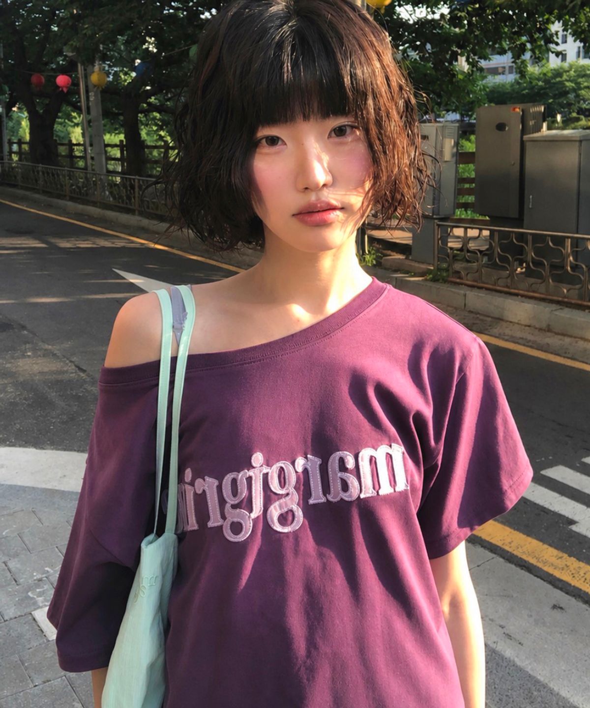 스트라이프마가린(STMG) 마가린 원숄더 아플리케 로고 반팔 퍼플