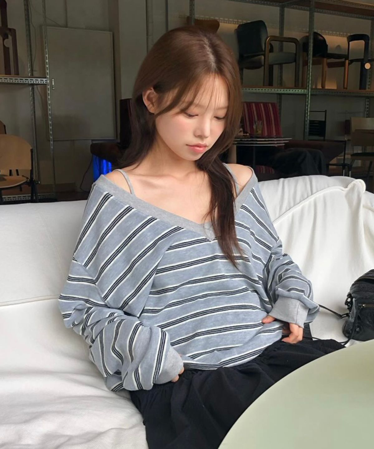 스트라이프마가린(STMG) 딥 브이 스트라이프 썸머 니트 그레이