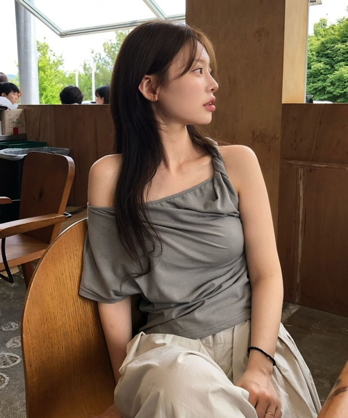 스트라이프마가린(STMG) 드레이프 셔링 원숄더 슬림 반팔 딥그레이