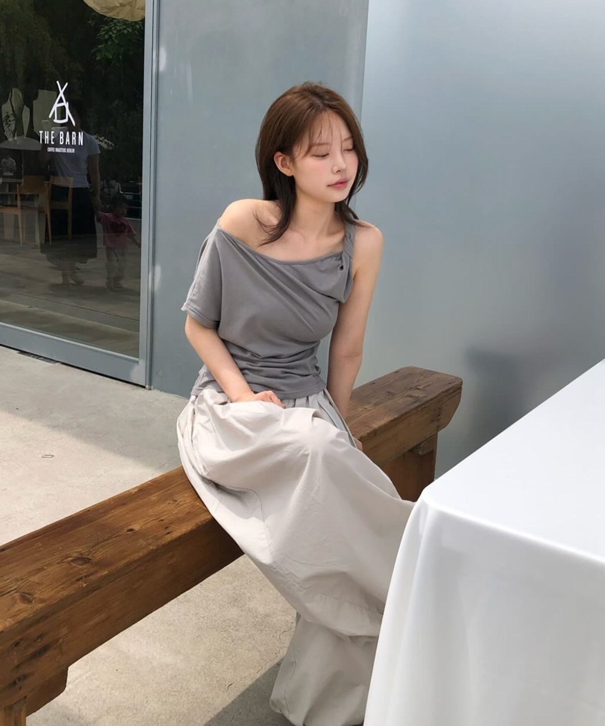 스트라이프마가린(STMG) 드레이프 셔링 원숄더 슬림 반팔 딥그레이