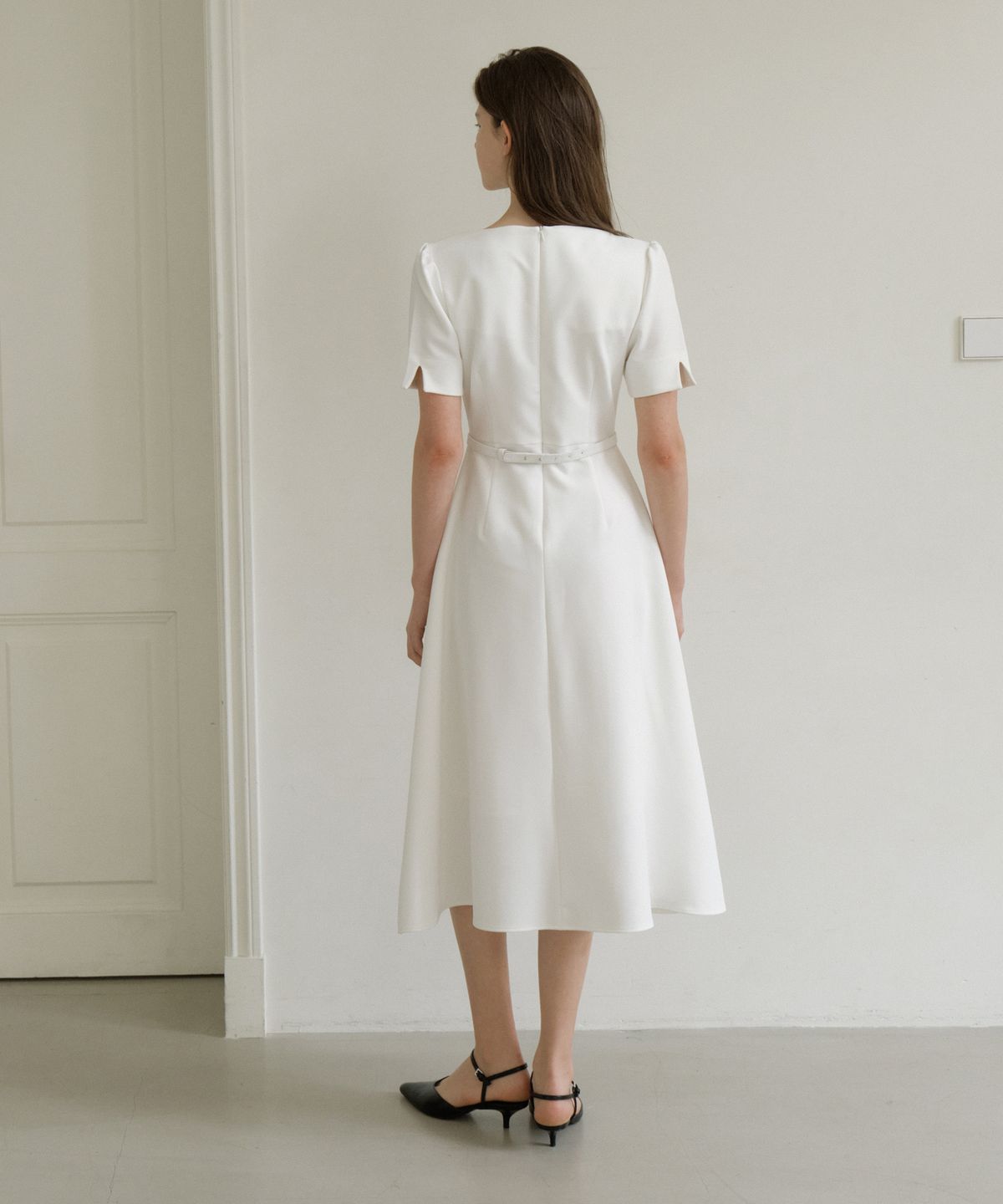리올그(REORG) GIR TULIP NECK FLARE OPS WHITE