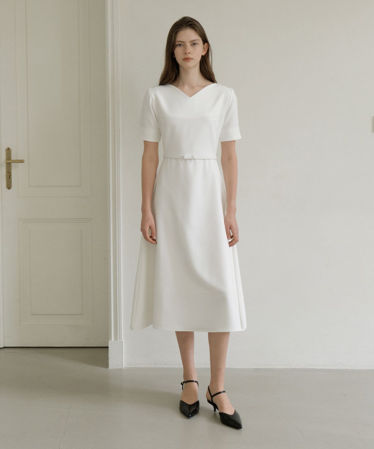 리올그(REORG) GIR TULIP NECK FLARE OPS WHITE