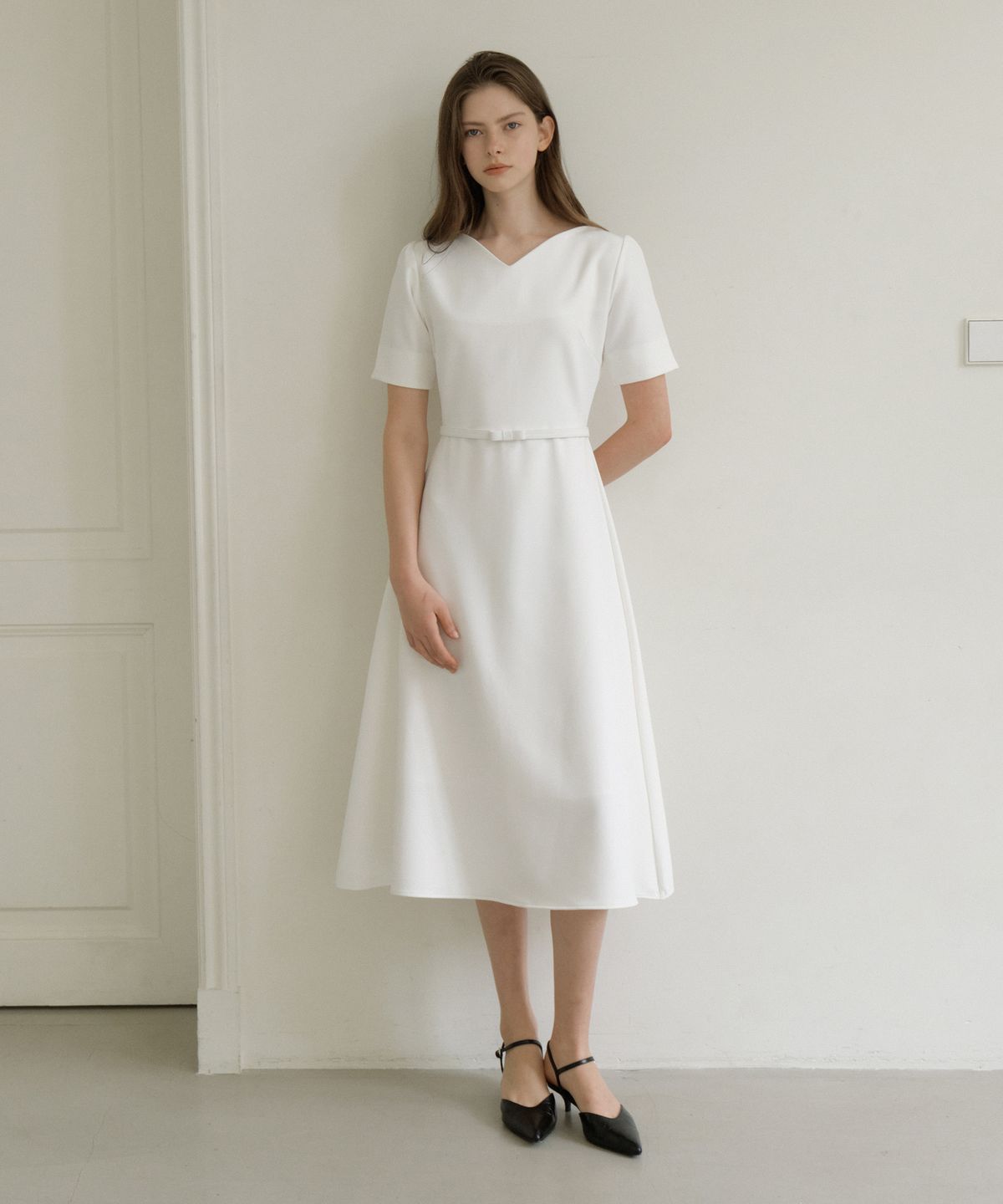 리올그(REORG) GIR TULIP NECK FLARE OPS WHITE