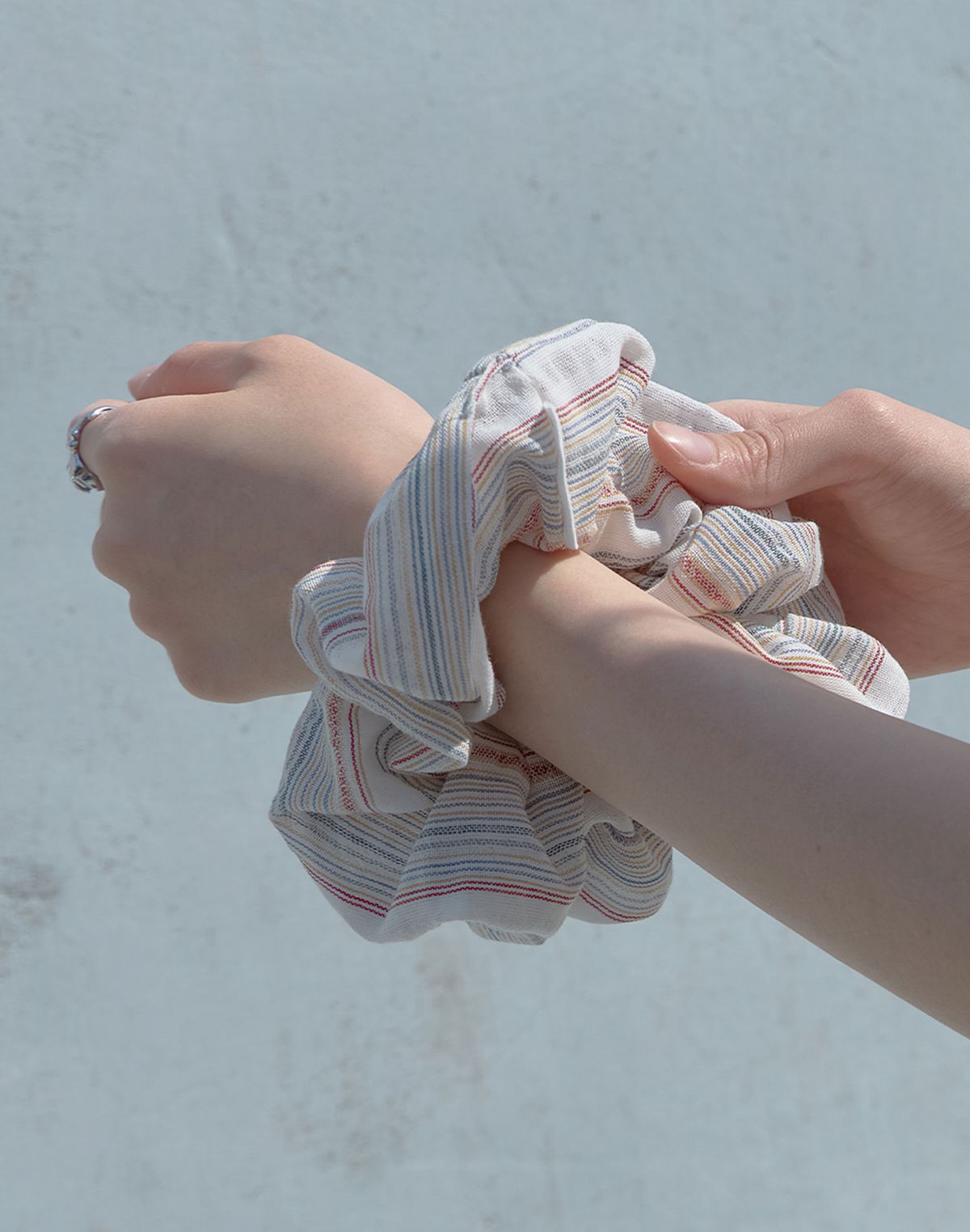 앤무오유(NMOU) Sunfade stripe scrunchie