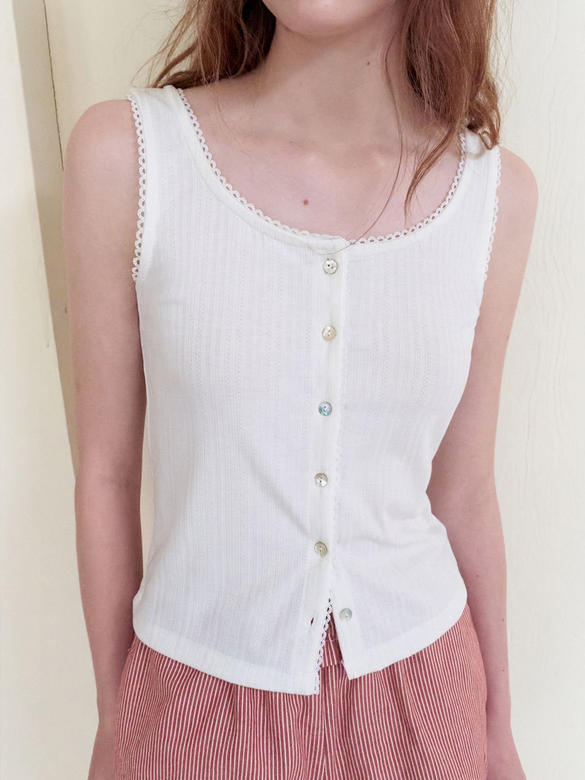 에트몽(ETMON) Lace-Trim Button Sleeveless, Ivory