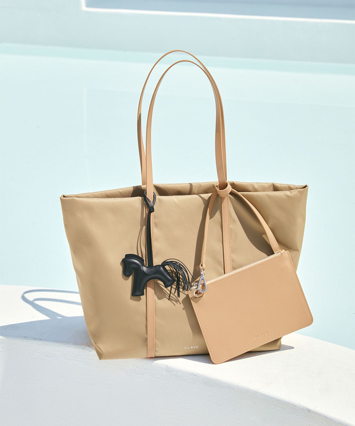 끌라베(CLAVE) 아멜리아 베이지 토트백 (AMELIA Beige Tote Bag)