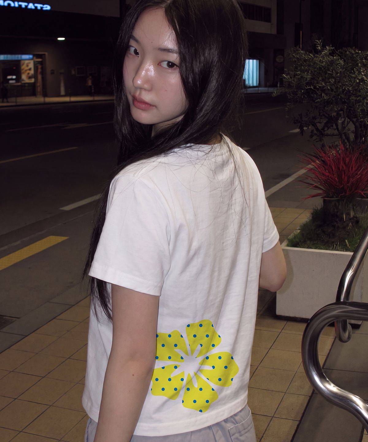그레이버(GRAVER) [WOMAN]DOT FLOWER_뉴크롭반팔티_2color