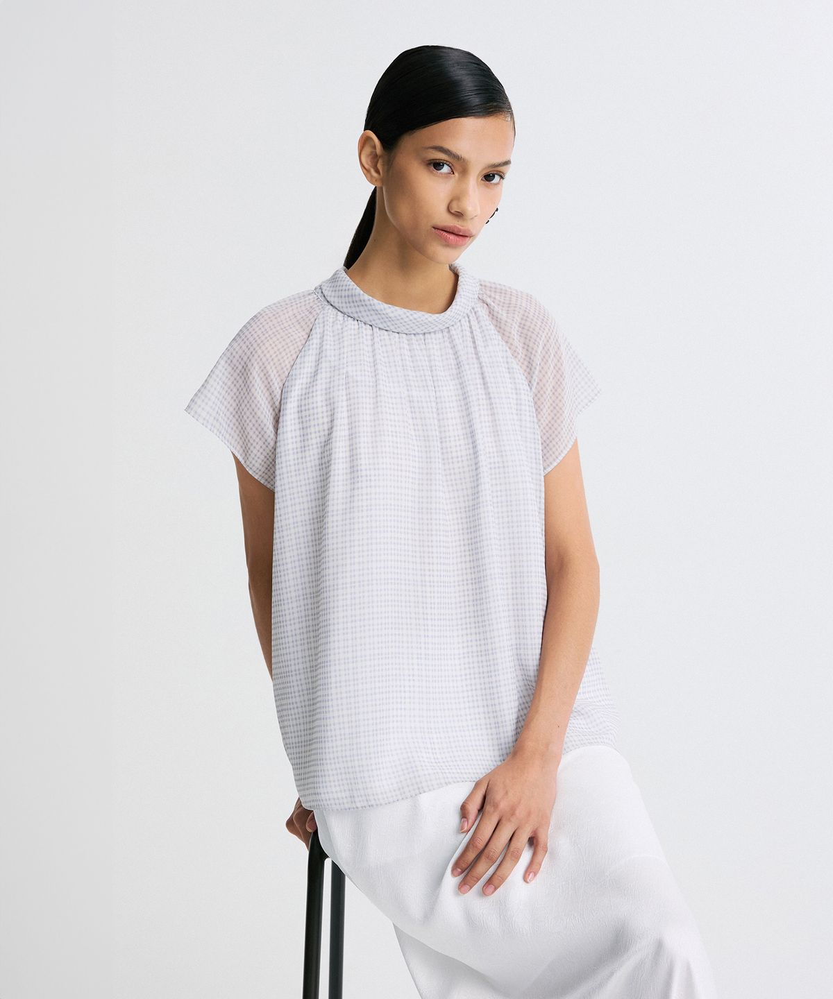 리이(RE RHEE) CHECKED CHIFFON TIE-NECK BLOUSE