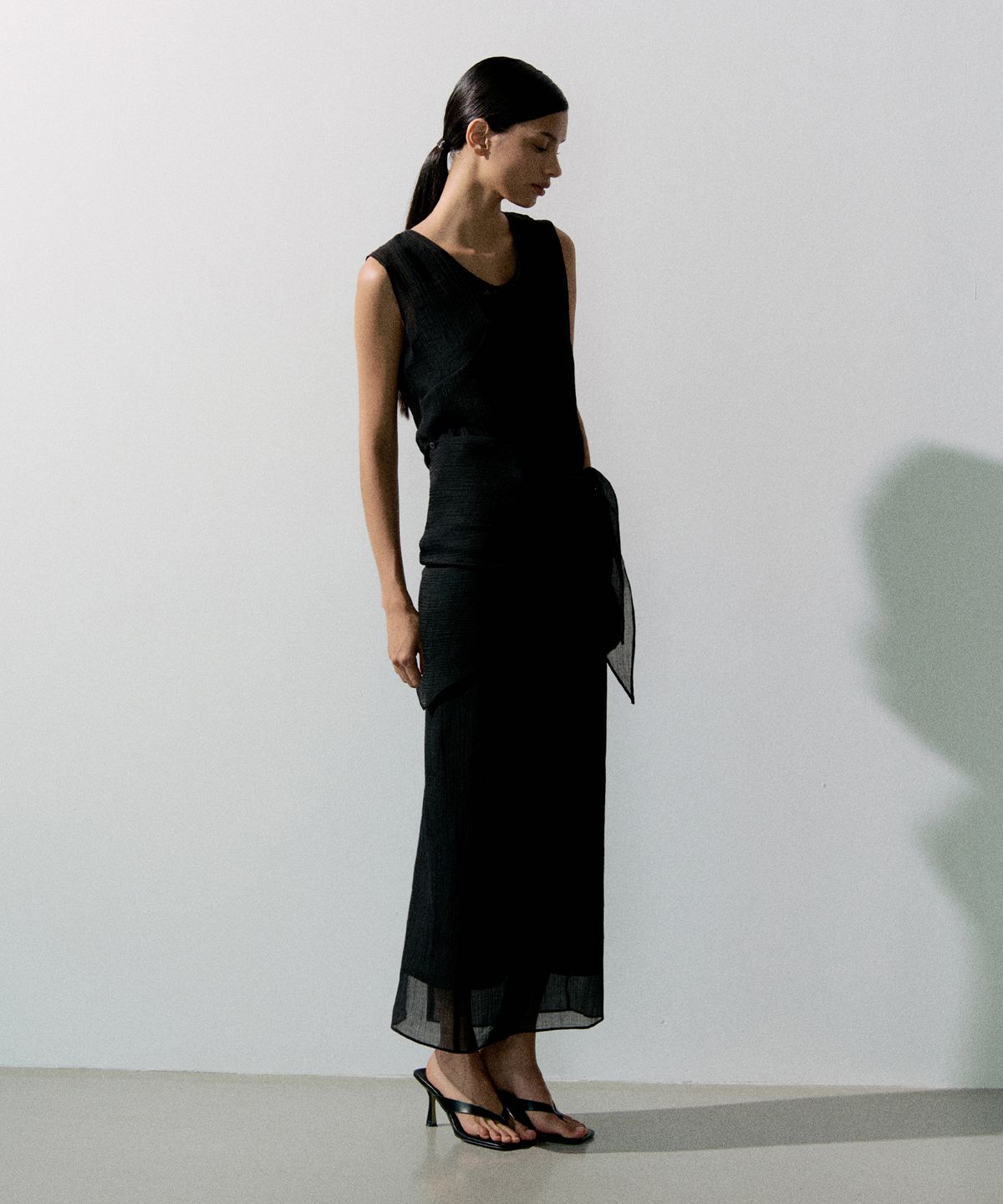 리이(RE RHEE) SHEER LAYERED SLIT-BACK MIDI SKIRT BLACK
