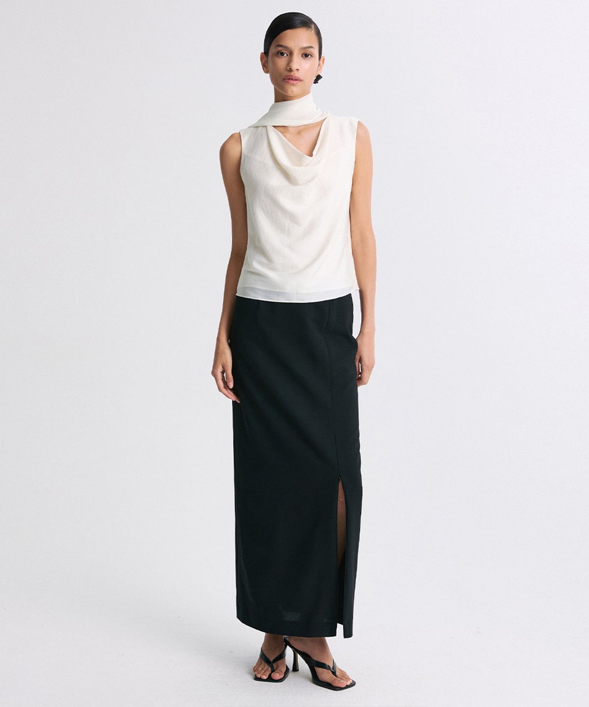 리이(RE RHEE) SCARF-NECK DRAPED SLEEVELESS BLOUSE
