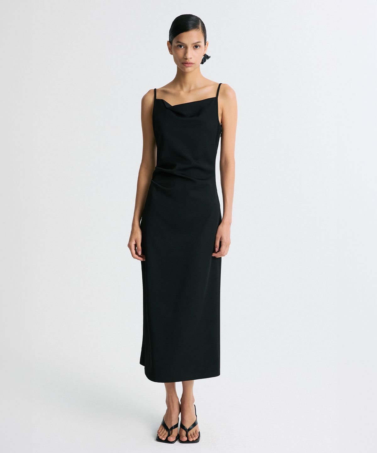리이(RE RHEE) ZIP-HEM DRAPED MIDI DRESS BLACK