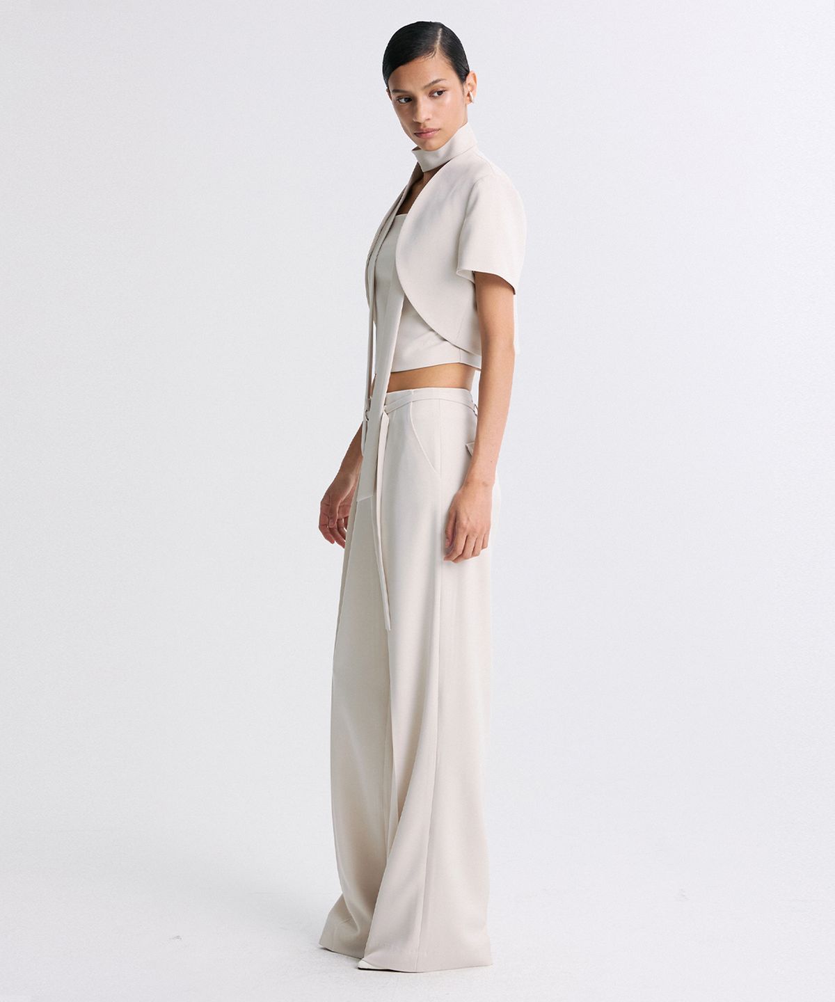 리이(RE RHEE) STRAIGHT LEG BELTED TROUSER CREAM