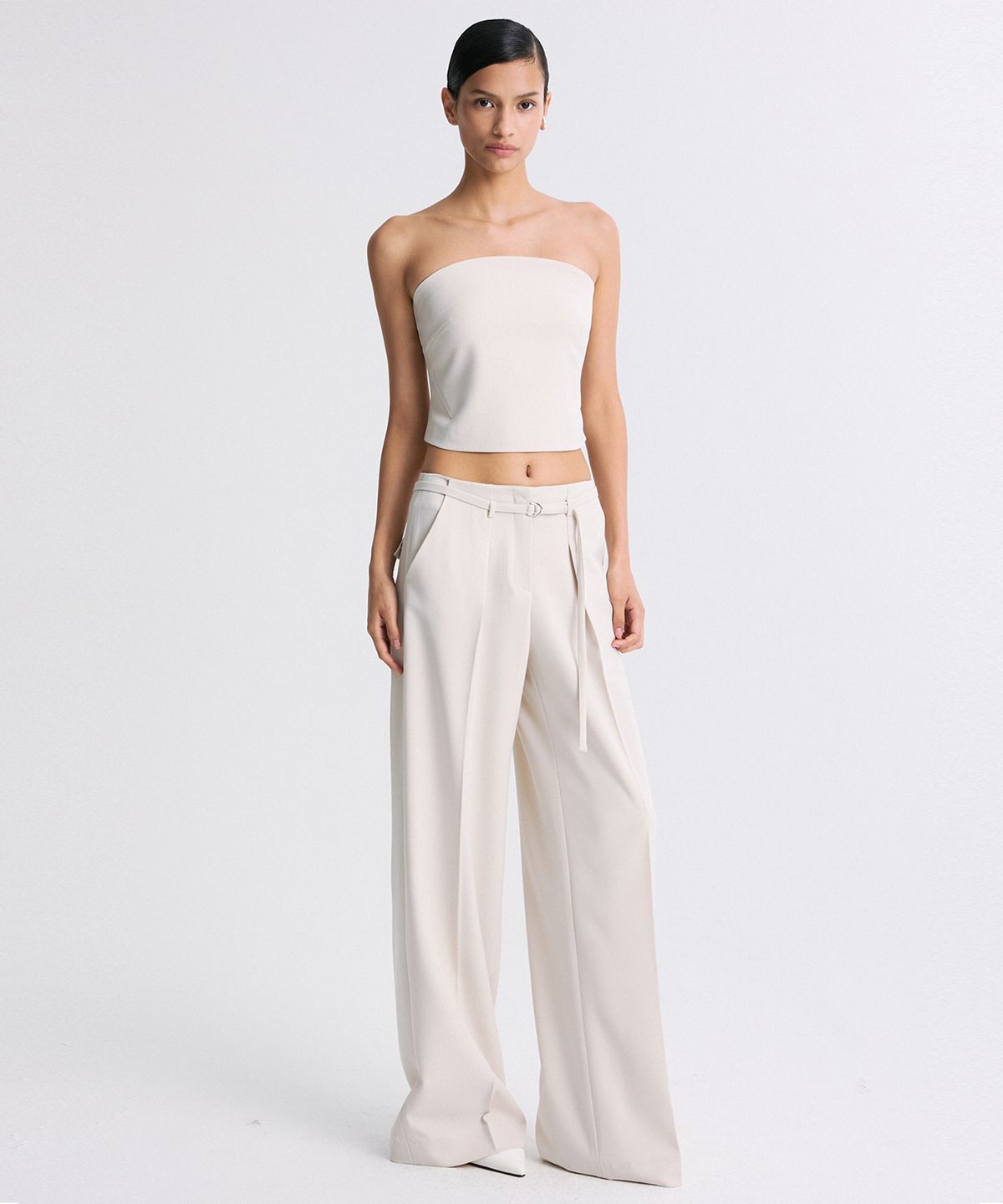 리이(RE RHEE) STRAPLESS CROPPED TUBE TOP CREAM