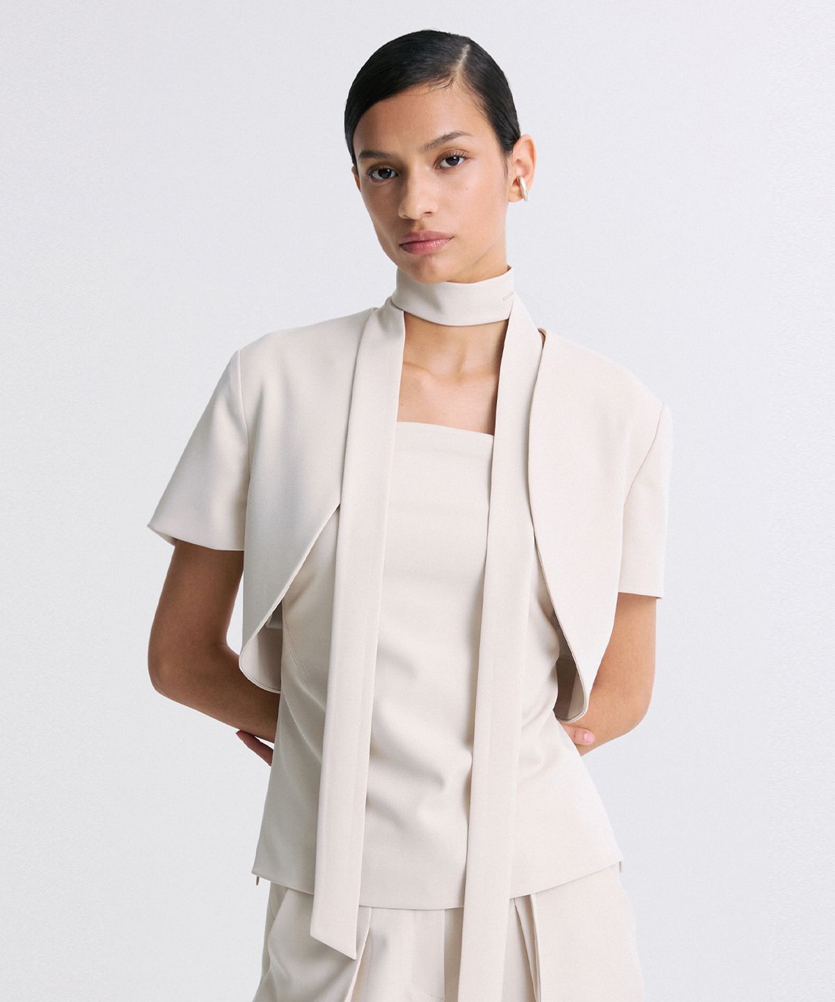 리이(RE RHEE) BOLERO HALF SLEEVED CROPPED JACKET CREAM