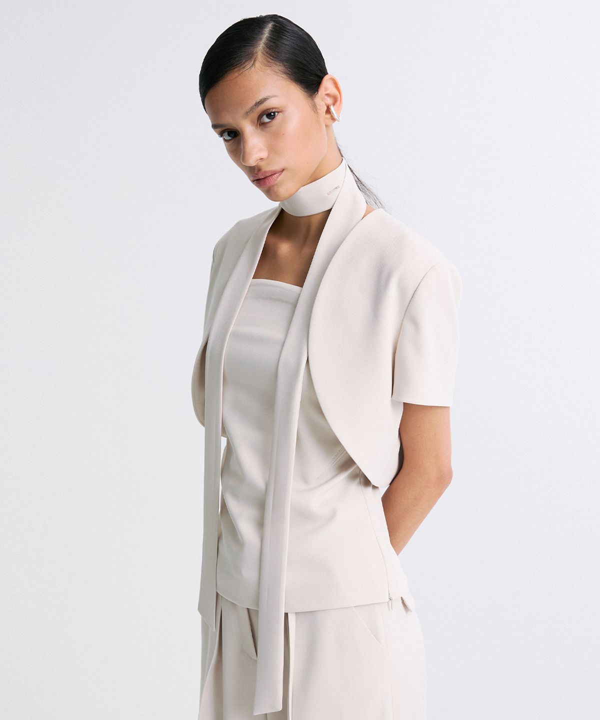 리이(RE RHEE) BOLERO HALF SLEEVED CROPPED JACKET CREAM