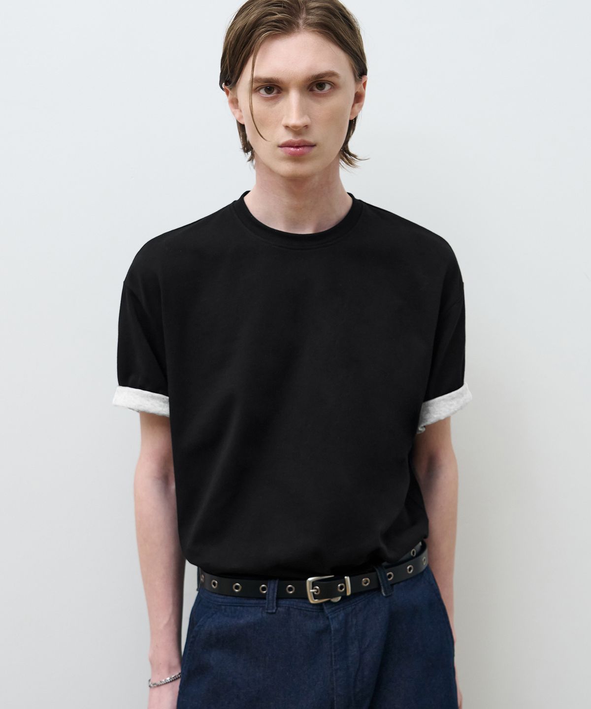 드로우핏(DRAW FIT) 콘트라스트 롤업 하프 티셔츠 [BLACK]