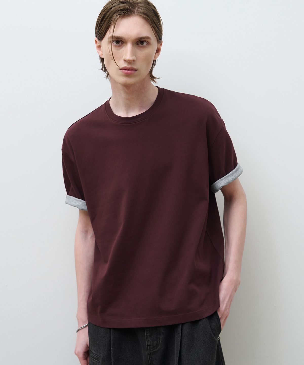 드로우핏(DRAW FIT) 콘트라스트 롤업 하프 티셔츠 [BURGUNDY]