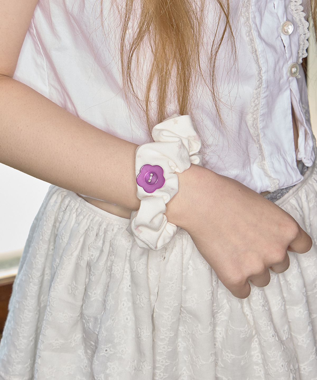 키이비(KIIBI) star button scrunchie white