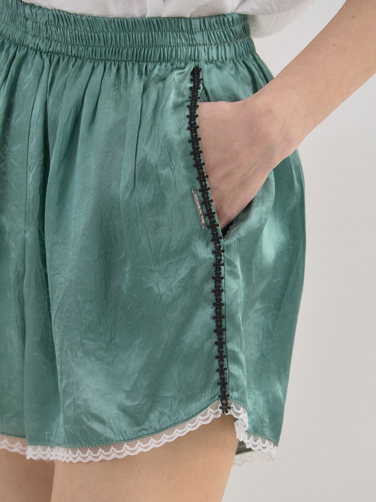 쏘리, 투 머치 러브(SORRY, TOO MUCH LOVE) Fluid Texture Lounge Shorts_Green