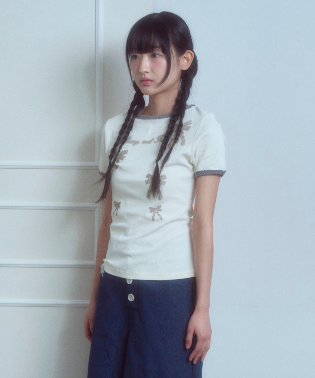 로긴 앤 로지(ROGIN N ROSIE) Ribbon Printed Slim Ringer T-shirt Ivory