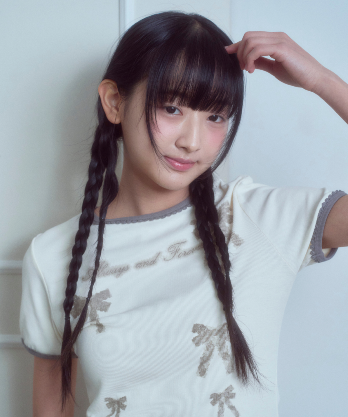 로긴 앤 로지(ROGIN N ROSIE) Ribbon Printed Slim Ringer T-shirt Ivory