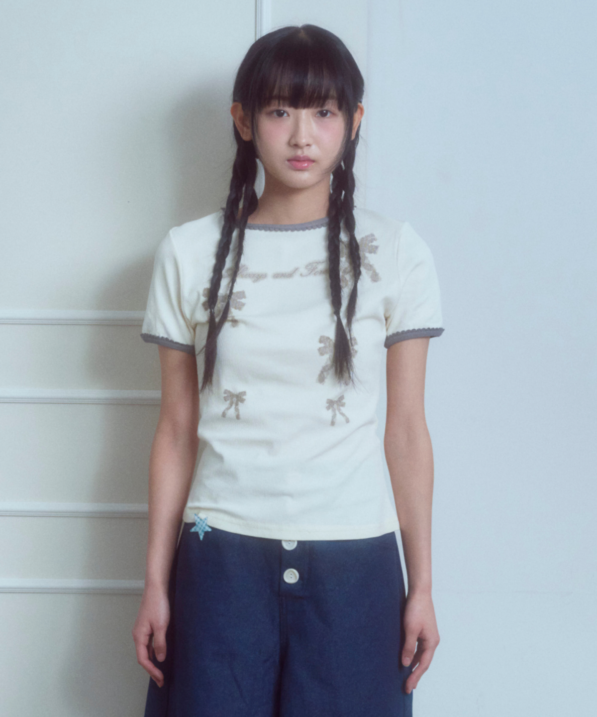 로긴 앤 로지(ROGIN N ROSIE) Ribbon Printed Slim Ringer T-shirt Ivory