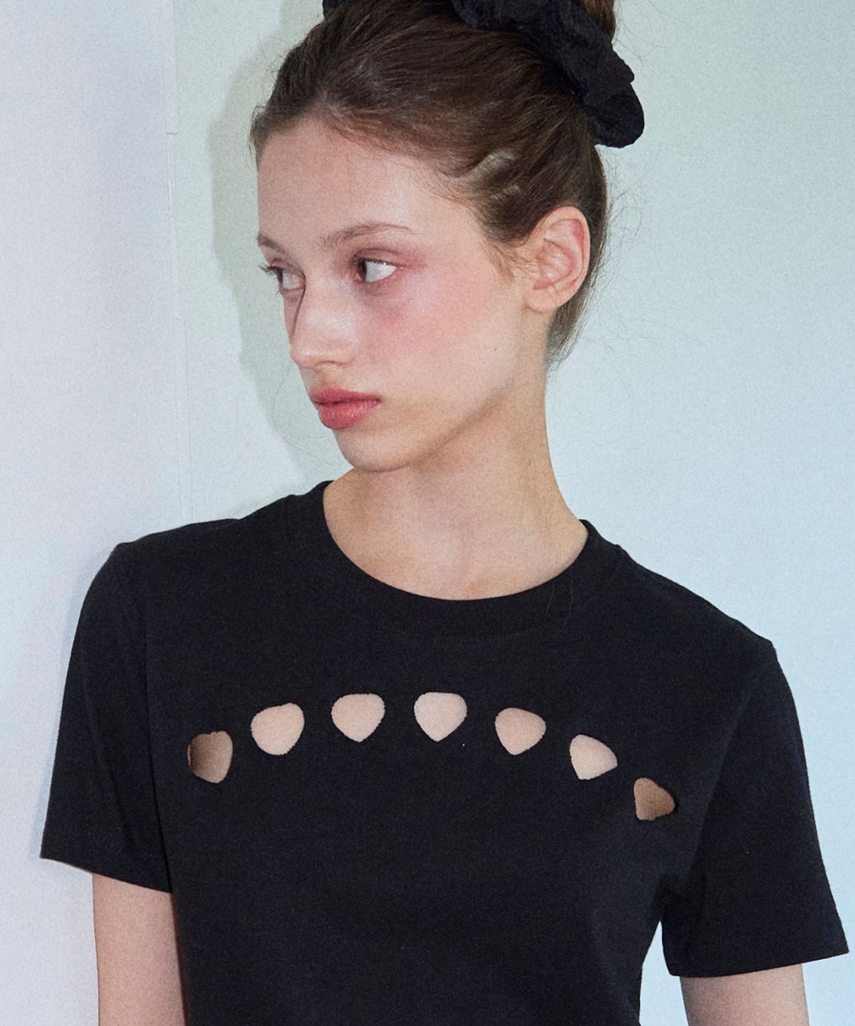 로긴 앤 로지(ROGIN N ROSIE) Heart Punching Cotton T-shirt Black
