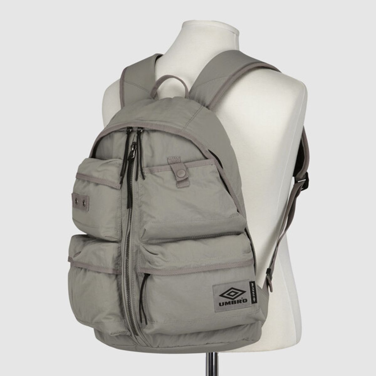엄브로(UMBRO) 블리츠 백팩 미니 (15L) 카키 베이지 UR323CBP80