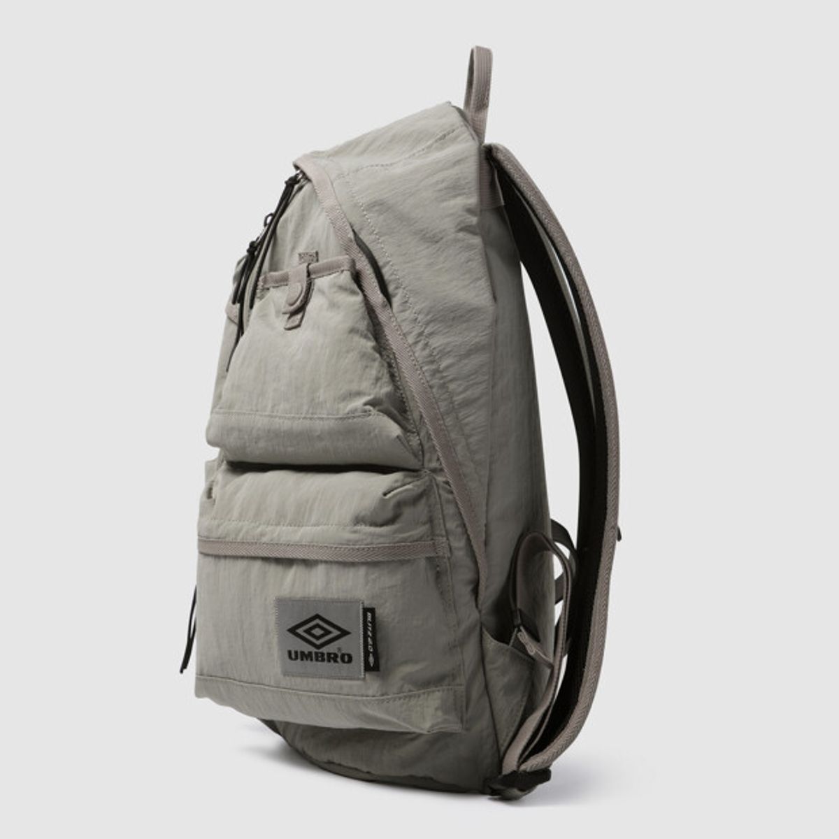 엄브로(UMBRO) 블리츠 백팩 미니 (15L) 카키 베이지 UR323CBP80