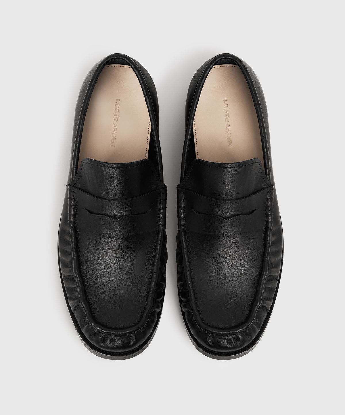 로스트가든(LOSTGARDEN) UNIFORM Pleats Loafer Black