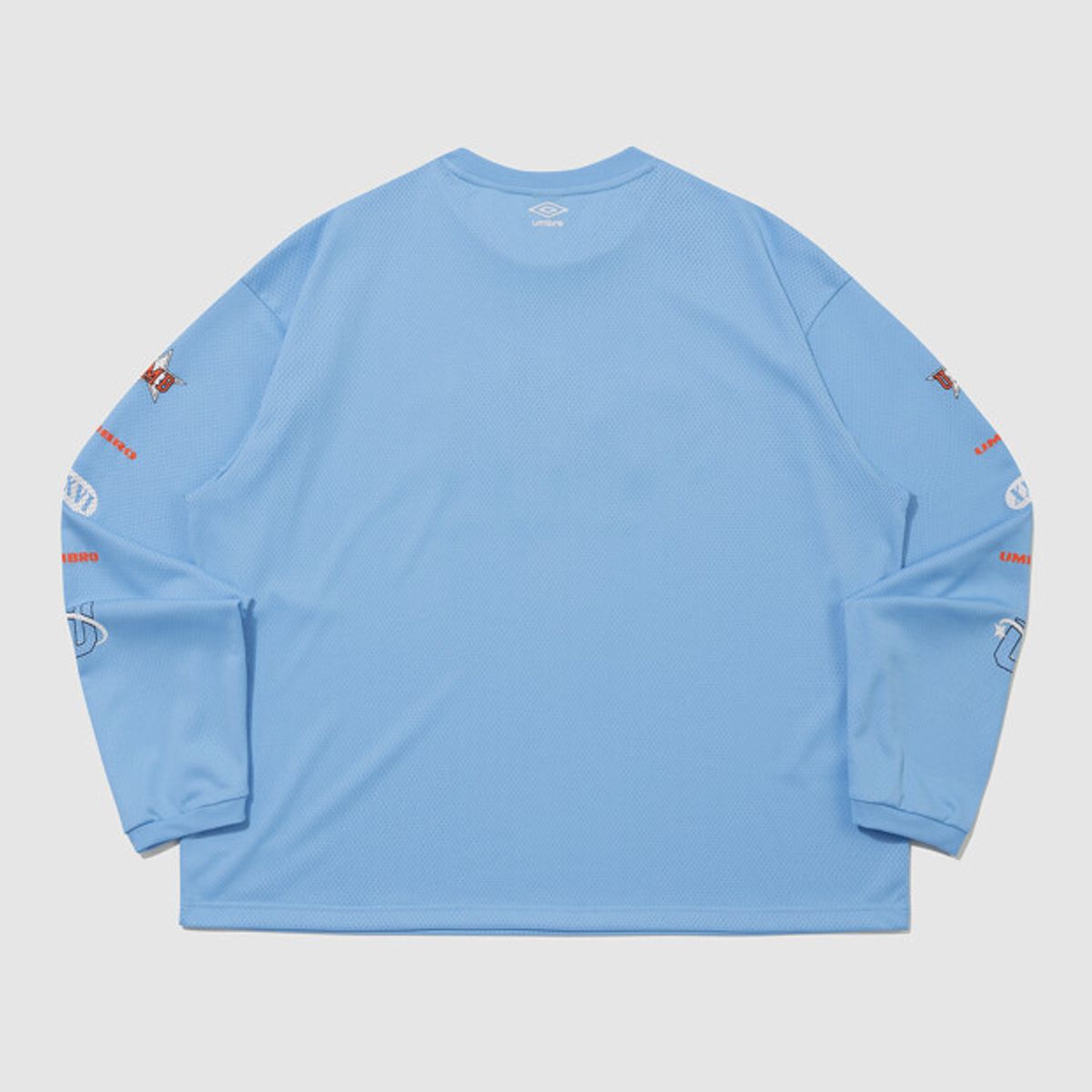 엄브로(UMBRO) 챈트 메쉬 그래픽 로고 긴팔 티셔츠 스카이블루 UR321CRL71