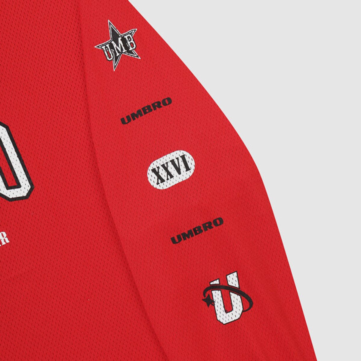 엄브로(UMBRO) 챈트 메쉬 그래픽 로고 긴팔 티셔츠 레드 UR321CRL71