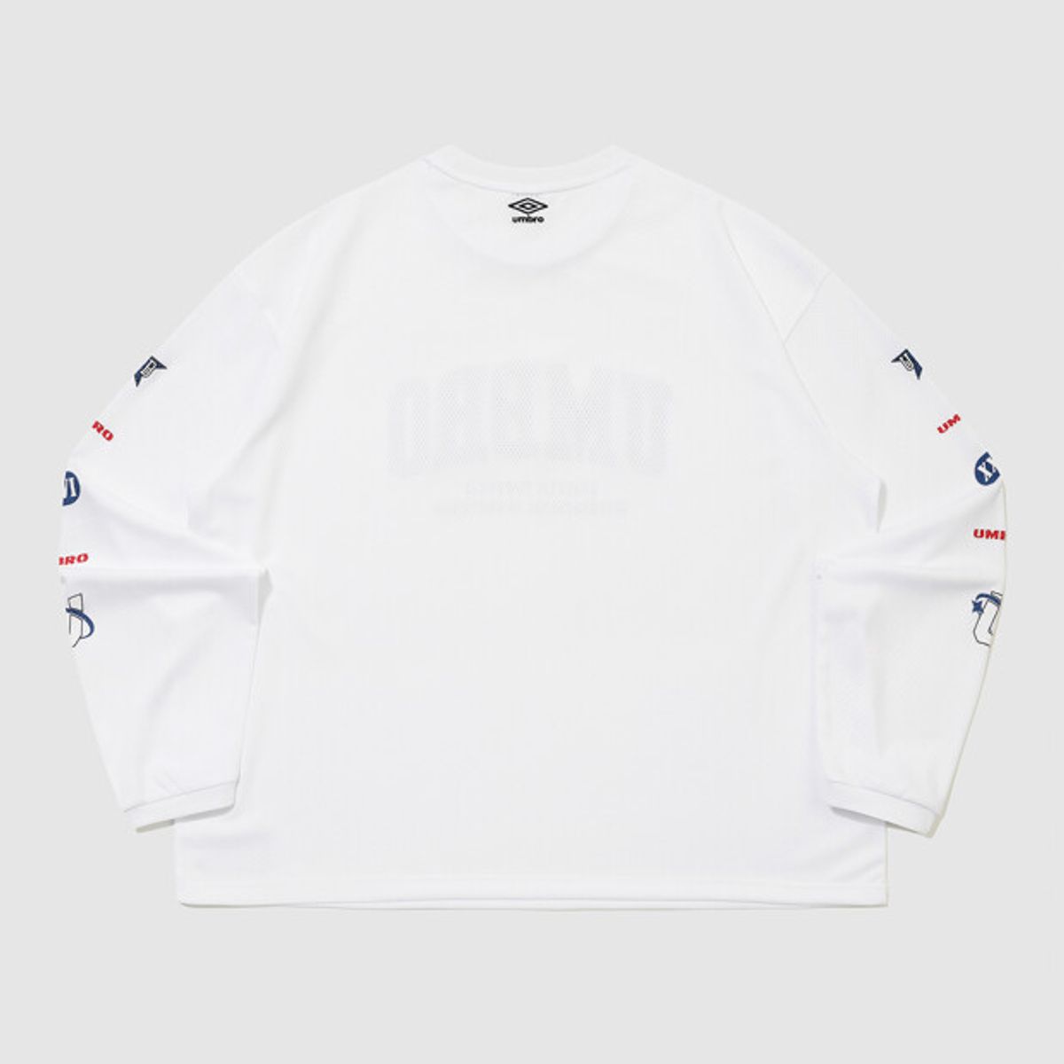 엄브로(UMBRO) 챈트 메쉬 그래픽 로고 긴팔 티셔츠 화이트 UR321CRL71